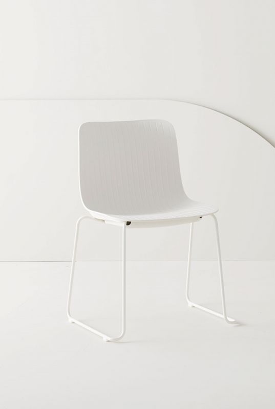 Dragonfly Chair sled base without Armrests Segis white